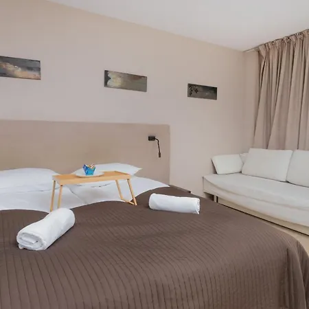 Apartment Seaside With Balcony By Renters *